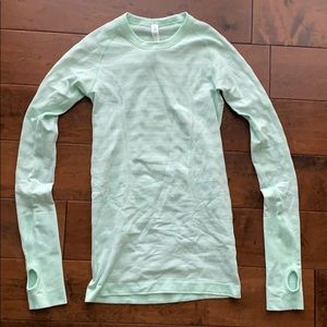 Green Lululemon Swiftly Speed long sleeve size 4